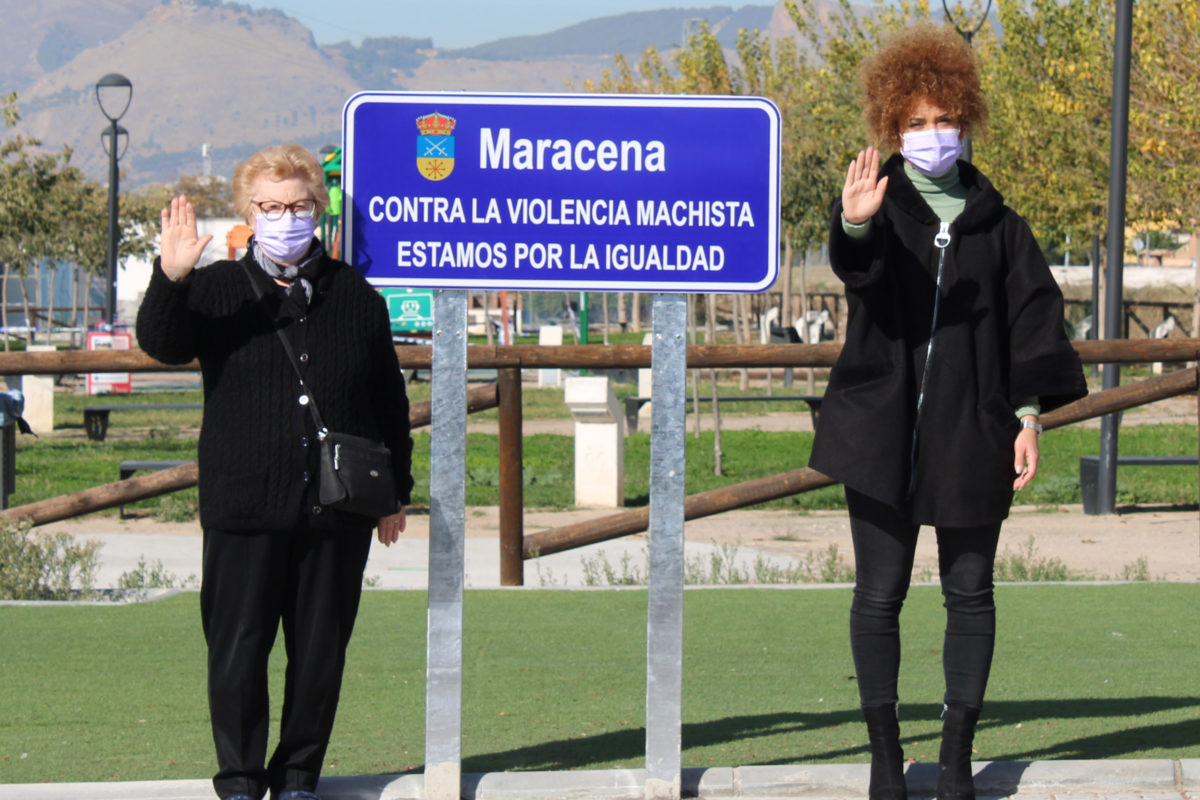 MARACENA INSTALA 23 SEÑALES CON LEMAS A FAVOR DE LA IGUALDAD POR EL 25-N