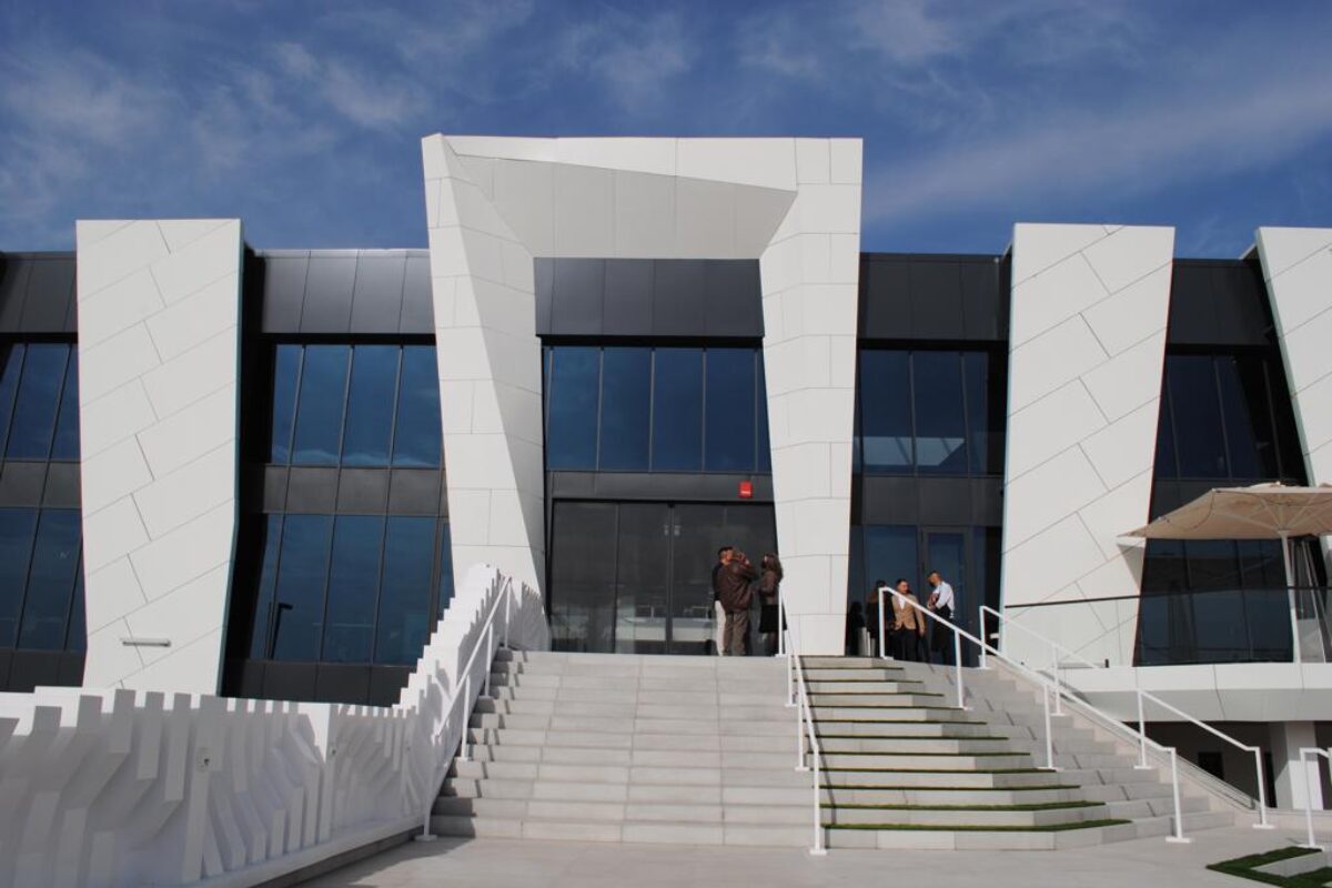 El edificio Innova, de formación online, abre las puertas de su sede en Maracena