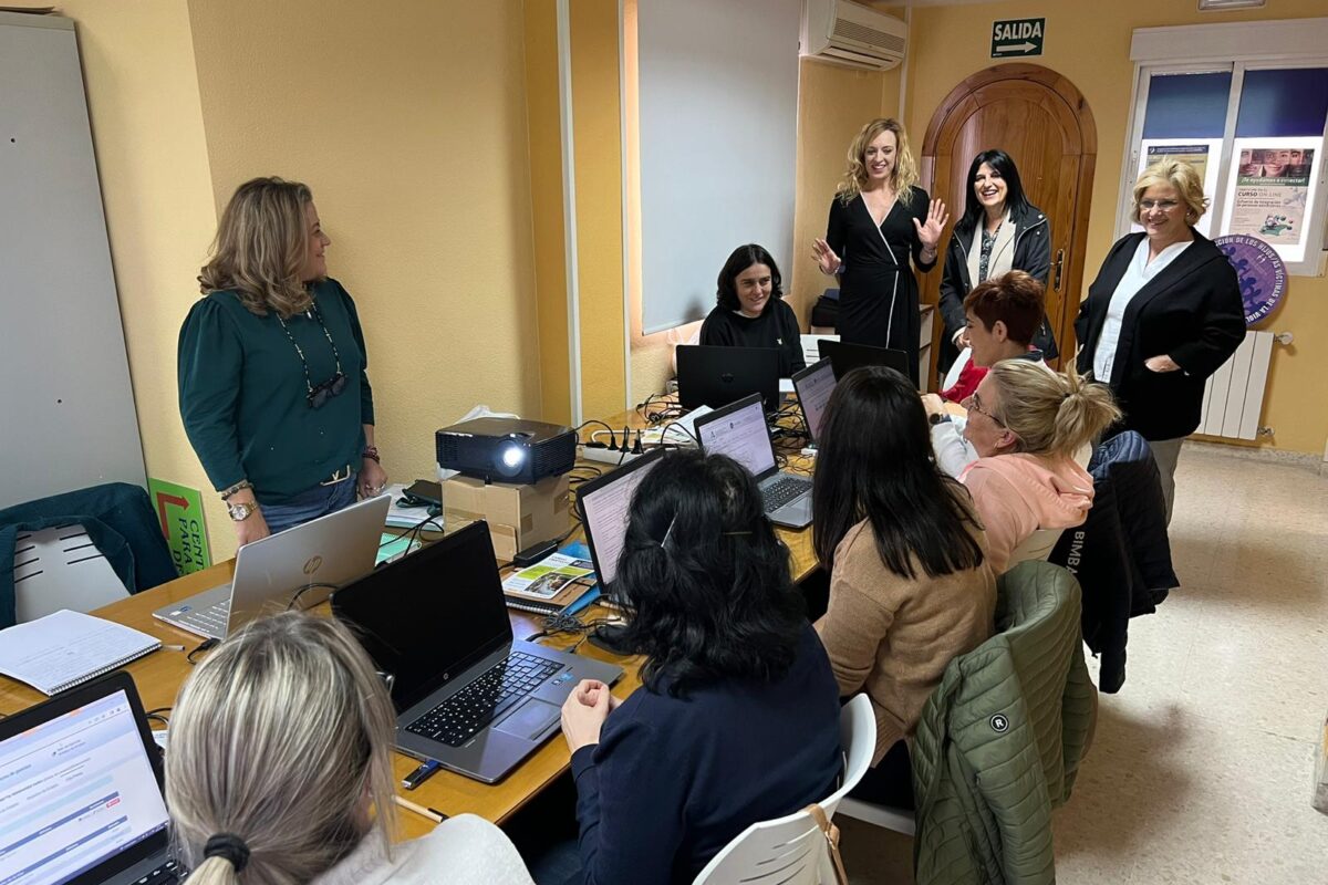 Más de 50 mujeres se forman con cursos de Alfabetización Digital en Maracena