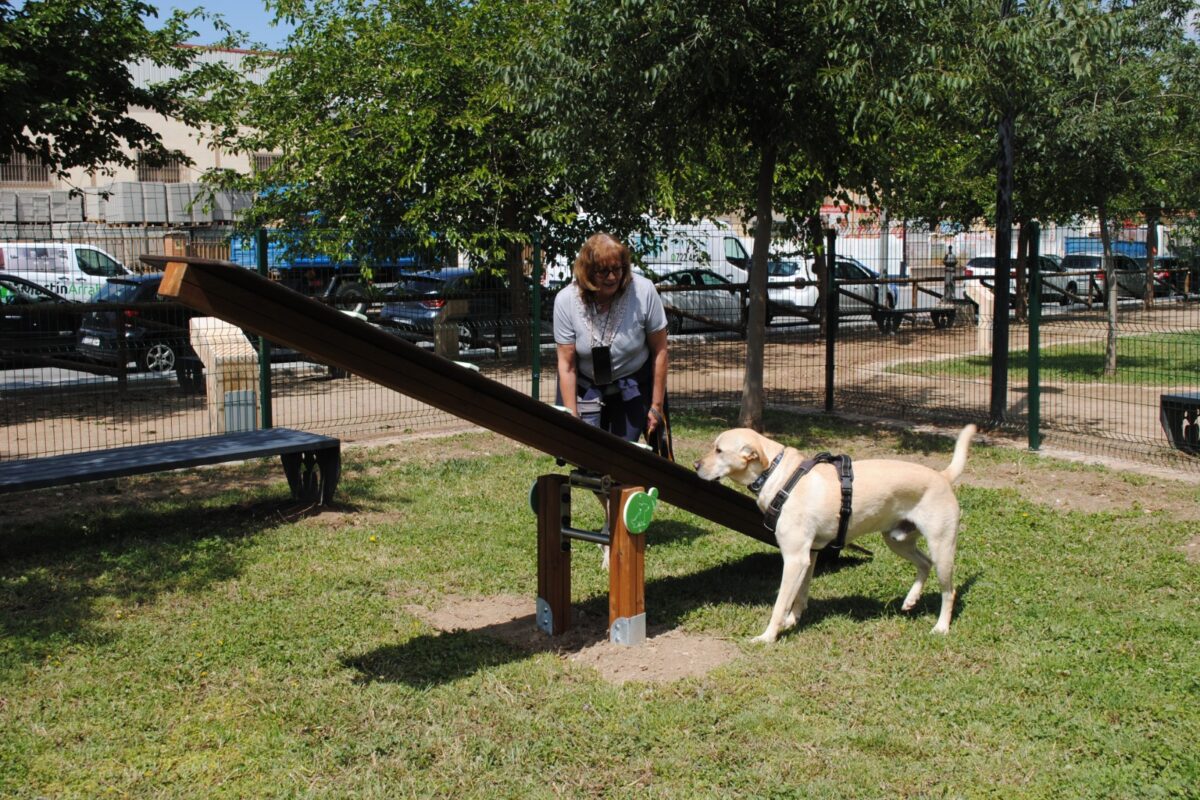 Abierta la nueva área de recreo para perros en el parque Primero de Mayo de Maracena
