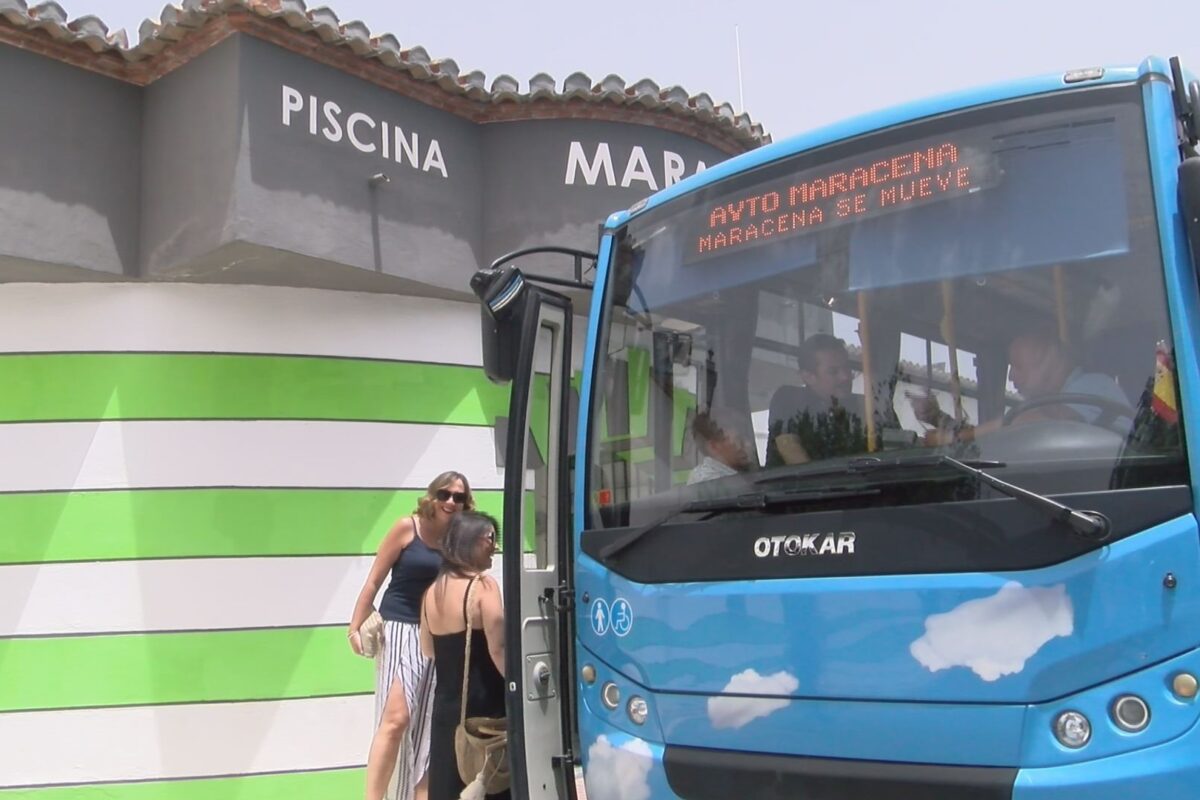 El Ayuntamiento de Maracena lleva hasta la puerta de la piscina municipal el Bus Urbano