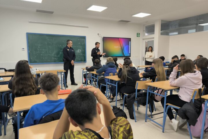 Maracena pone en marcha la figura del agente tutor para la protección de los menores