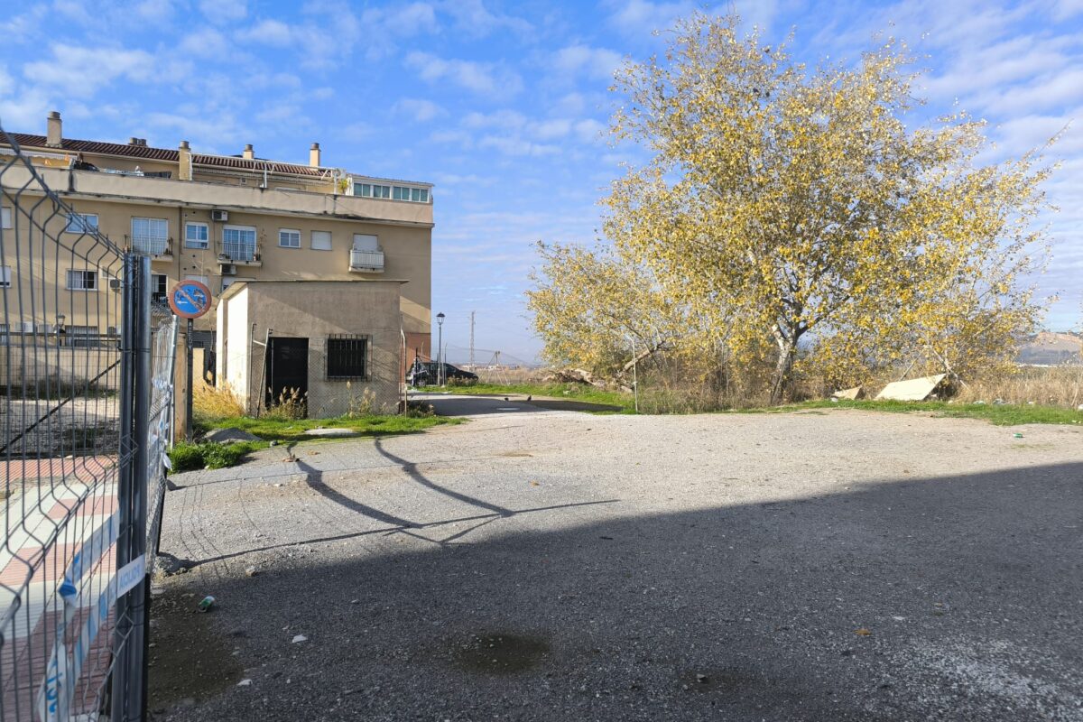 Maracena adquiere 500 metros cuadrados para dar salida a la calle Orquídeas y mejorar la circulación en el barrio de Villasol