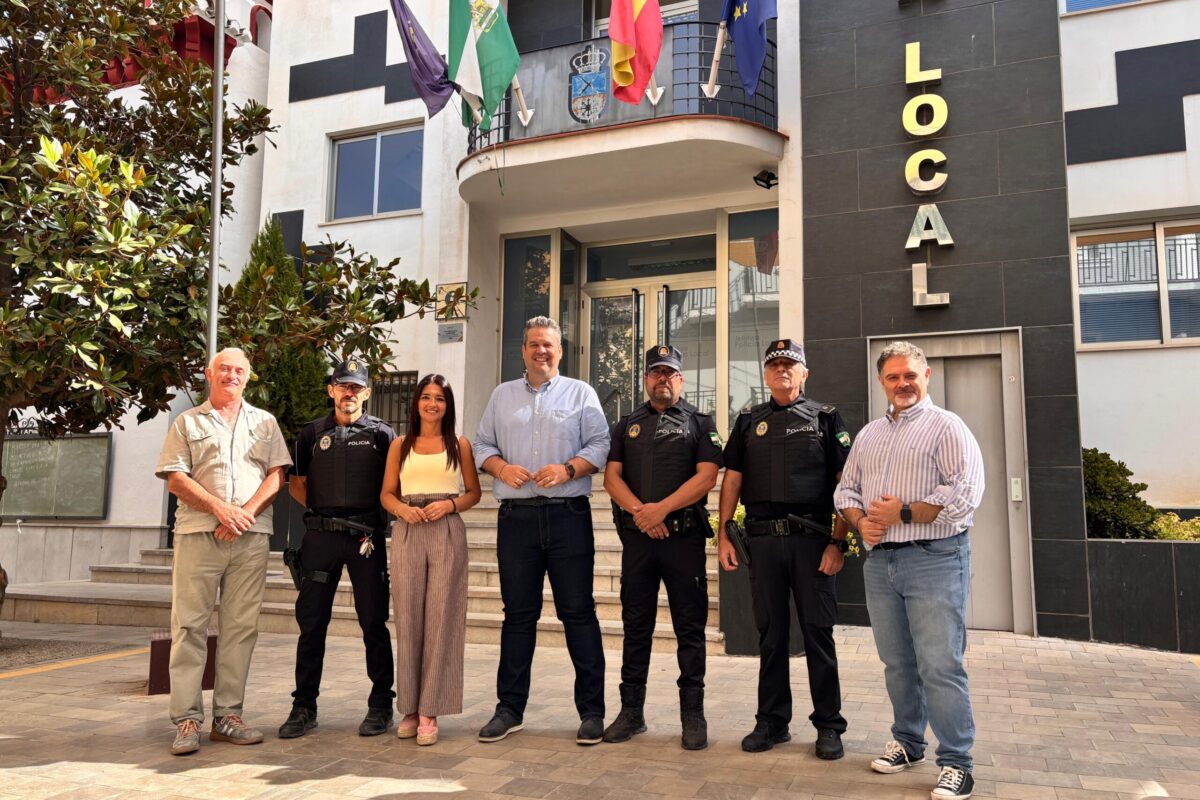 Maracena renueva los chalecos antibalas y anticorte de la Policía Local para reforzar la seguridad de los agentes